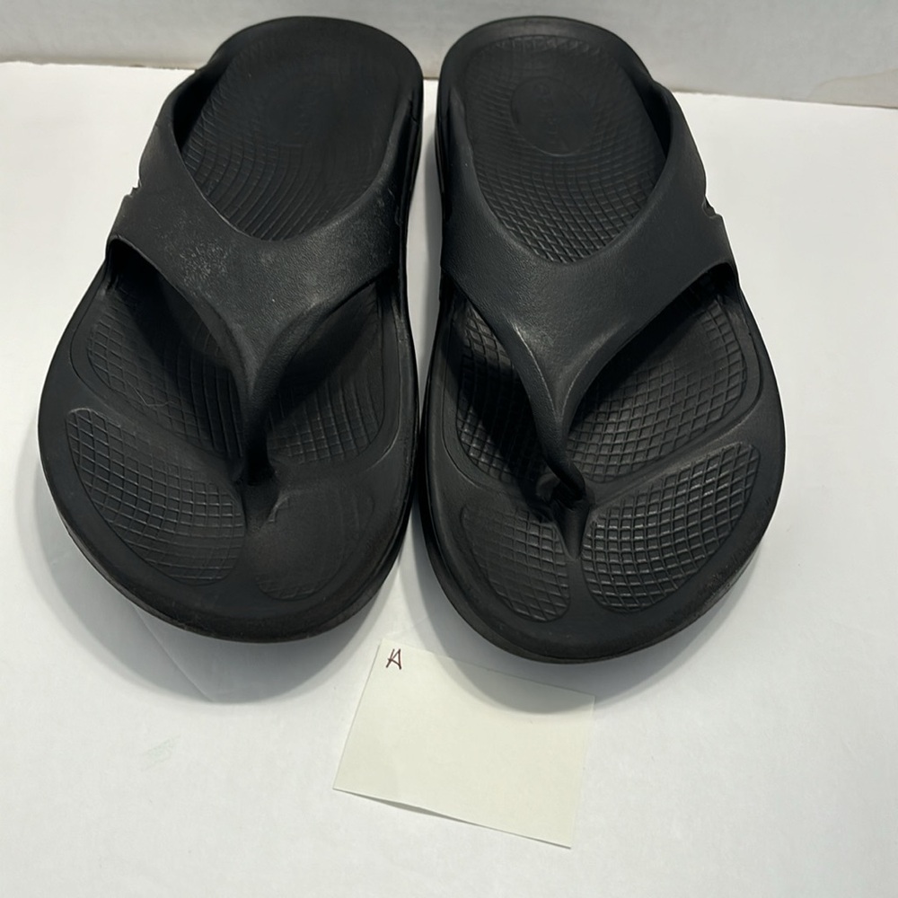 Oofos original black thong sandal - Picture 9 of 10